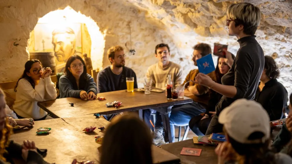 Étudiants jouant au Loup-garou